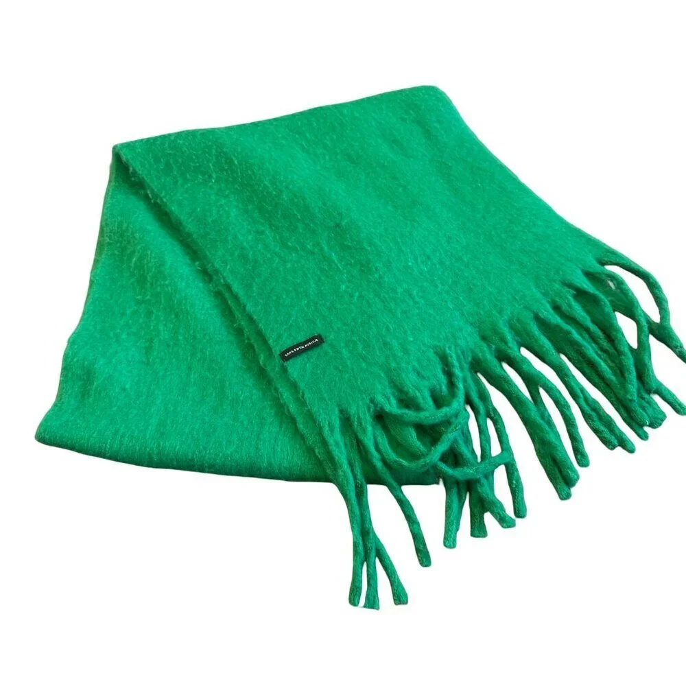 Saks Fifth Avenue Kelly Green Fuzzy Scarf Fringe Oversized Cozy Warm Bold